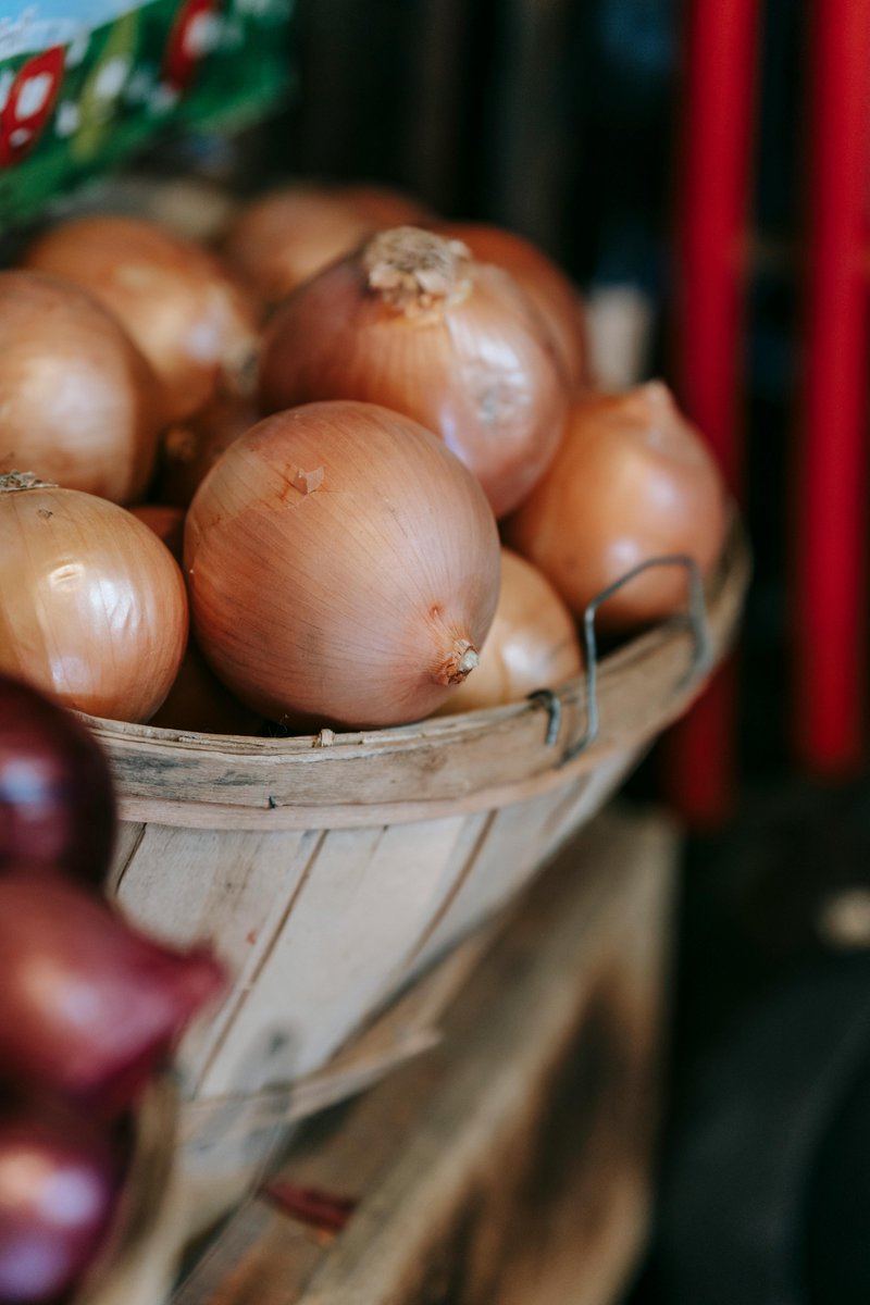 shop4cooks's tweet image. Keep your avocados fresh longer by storing them with onions iin an airtight container! The sulfur in onions slows down the ripening process, helping your avocados stay green and ready to eat. 

shop4cooks.com

#AvocadoStorage #KeepAvocadosFresh #AvocadoAndOnions #Fresh