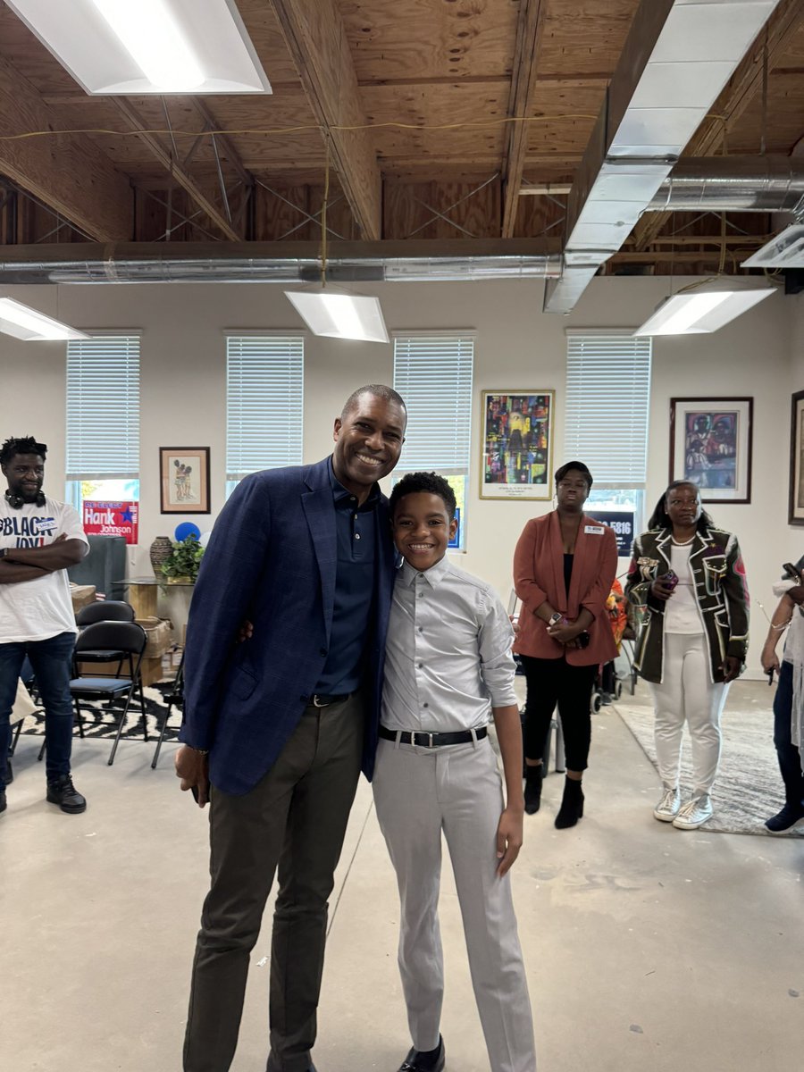 KnowaDeBaraso's tweet photo. My new friend @TonyWest and I made some phone calls to Georgia voters!  🗳️

5 more days left to elect his sister in law. Let’s make it happen! https://t.co/nC4DgS2QLe