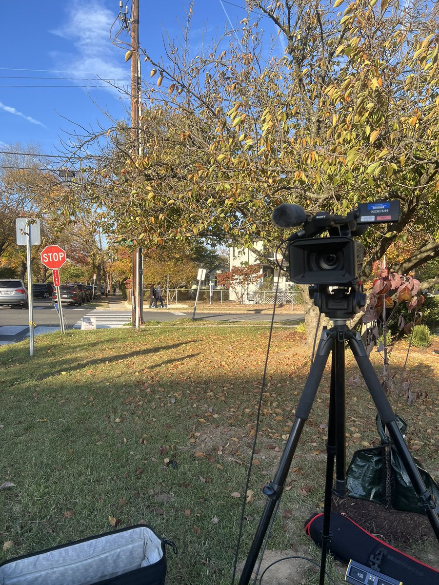 emmaschmalzz's tweet photo. Reporting live tonight from the College Park Community Center where voters are lining up during the last day of early voting. Check it out at 5:30 streaming on the @CNSmd YouTube channel! Happy Halloween 🎃 https://t.co/v4QlAsv2Sd