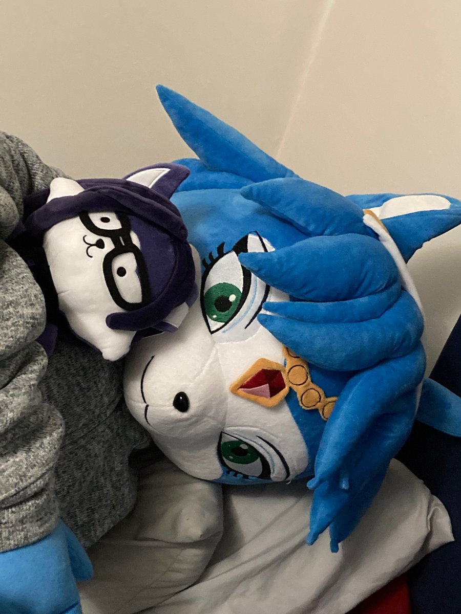 HeliosDeerios's tweet photo. @RealKrystalFox Someone loves her new friend 💜💙 https://t.co/XNt41I8Hiv