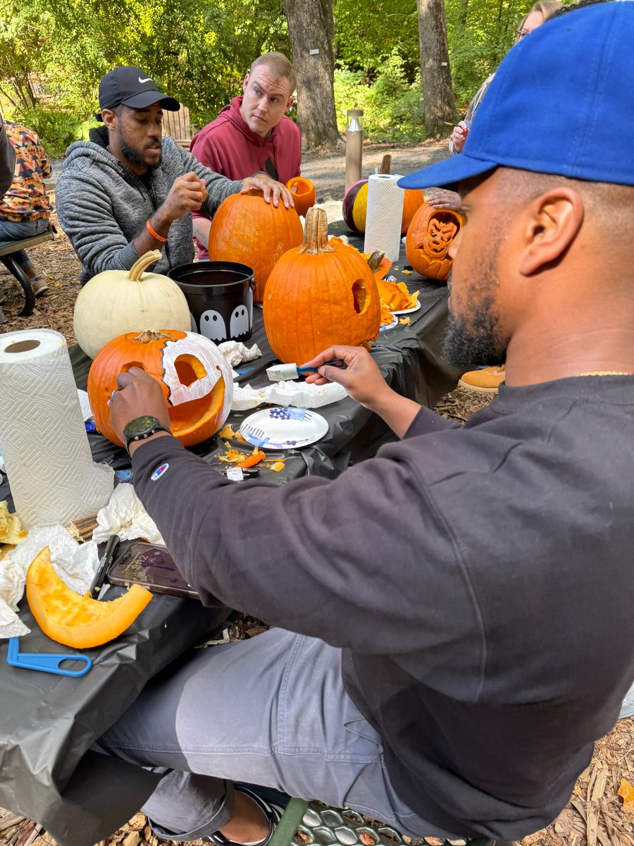 CHRIS180_Change's tweet image. CHRIS 180&apos;s School-Based Mental Health team took to @DunwoodyNature over fall break for some Halloween fun! The team enjoyed decorating pumpkins, treats and bonding time. Happy Halloween from CHRIS 180! 🎃 #Halloween