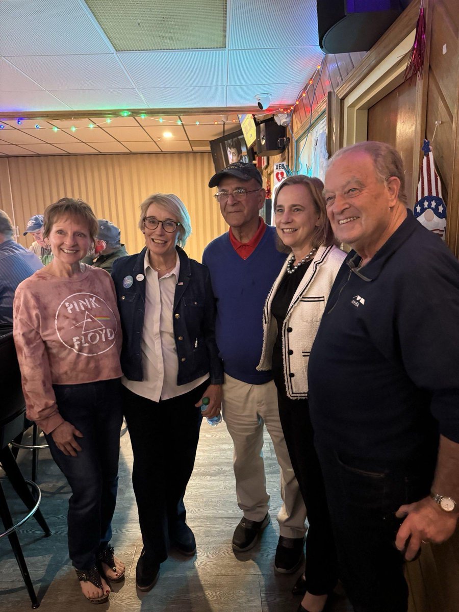 📍Sweeney Post 2 American Legion with Sen. @maggie_hassan. Always great to visit with folks down here, especially our veterans. #NHPolitics