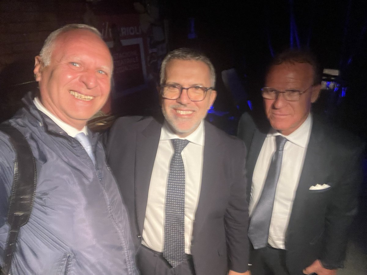 DanieleImprota's tweet photo. Al @TeatroParioli #Grazie a @CasaRadio_it #summit Comunicare l’Abitare. Tra i #super #relatori @AngeloDeianaTW @ConfAssTW #laretedellereti. #networking #casa #Abitare #mediazione #immobili #Futuro @TgrRai @TgrRaiLazio @tg2rai @Tg3web @SkyTG24 @Unomattina #ConfassociazioniDigital https://t.co/UyvOuTpdcv