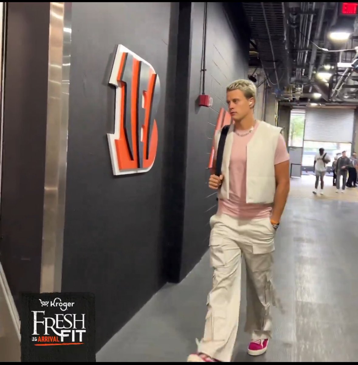 PhillyTruthr's tweet photo. @MySportsUpdate Did we not just see you cosplay as Ellen Degeneres? https://t.co/Tns74PcjTu