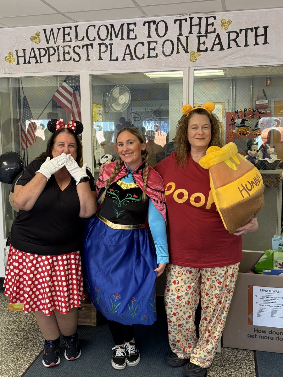 MargaretTruppa's tweet image. Happy Halloween from The Most MAGICAL Place on Earth…….Menlo Park Terrace School! #disneytheme