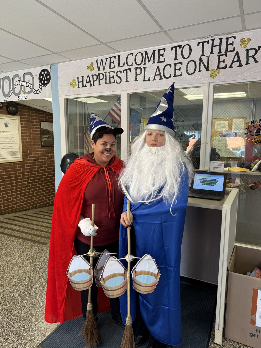 MargaretTruppa's tweet image. Happy Halloween from The Most MAGICAL Place on Earth…….Menlo Park Terrace School! #disneytheme