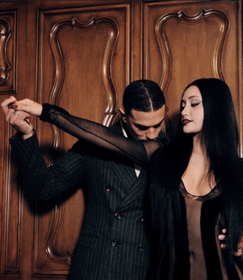 mefeater's tweet photo. Love Island stars Leah and Miguel CLEARED as Morticia and Gomez Addams 🖤 https://t.co/742wqme9YT