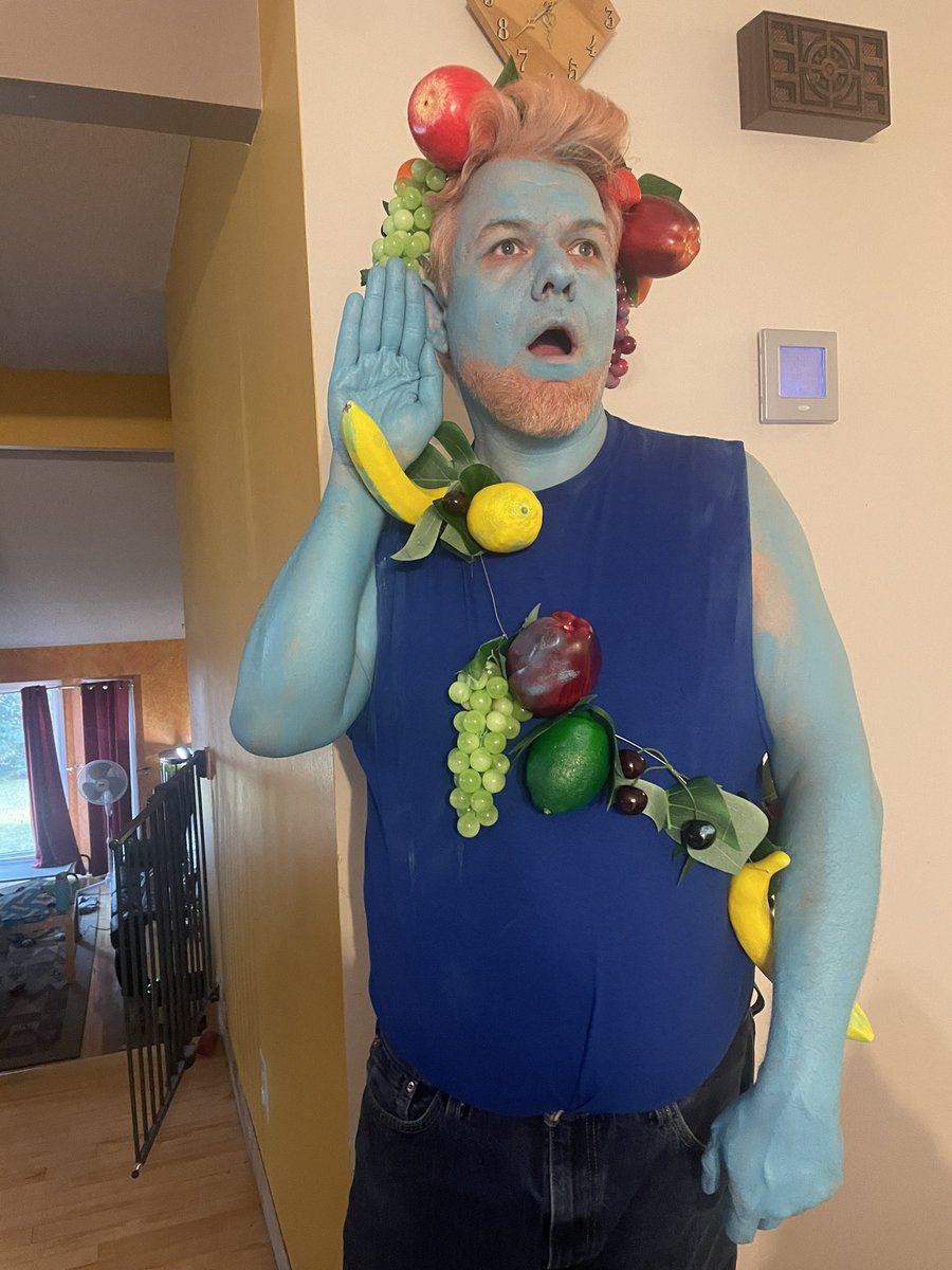 davidmlogic's tweet photo. Dionysus has served 31 children in NW Calgary #yyckidcount #halloween https://t.co/Y6E1PVyqCi
