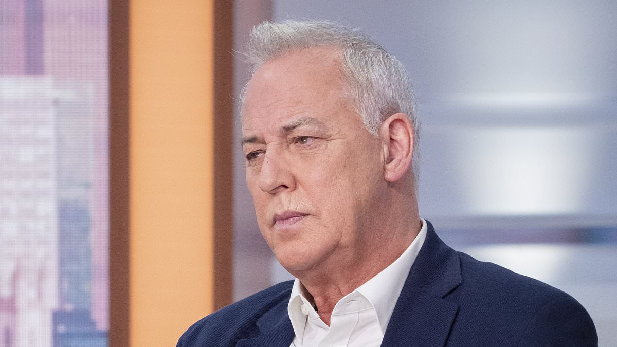 Josiah_FL's tweet photo. Inside Michael Barrymore's rehab hell: Star reviews the places he's been treated - including a 'one star' facility and the place he 'just hung about with damaged celebrities' - as he's praised by fans for his honesty https://t.co/lBt0crwbvt https://t.co/SUUsYRBkY3
