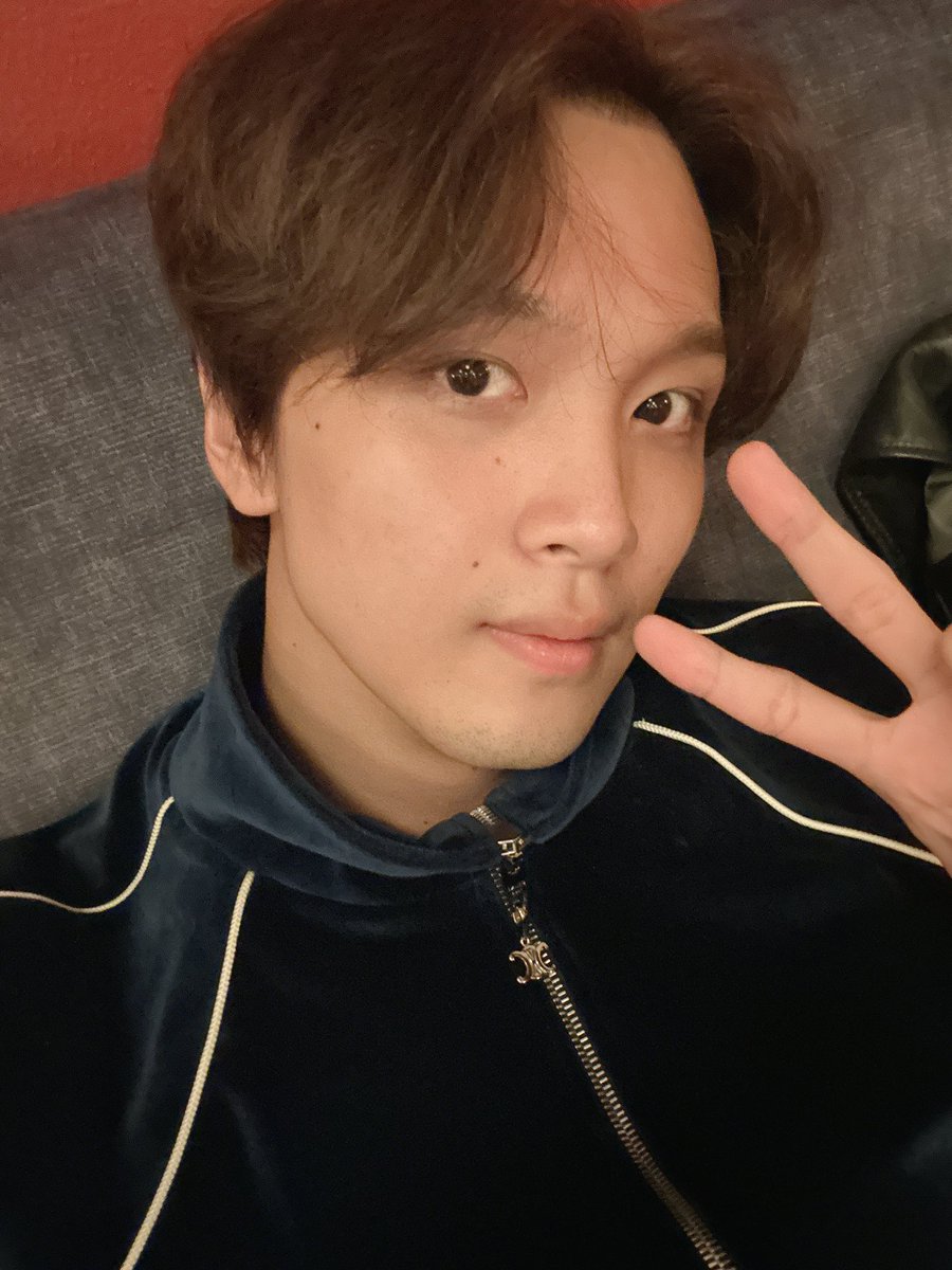 241101 💌 

"so it's been 5 months since I last uploaded on instagram.."
"i'm practicing"
"short hair is more comfortable for sure"
"and it dries a lot faster too"
"i'm gonna eat after practice"
"it's 8:21pm in Denmark"
"im sleepy, i haven't adjusted well to the time difference"