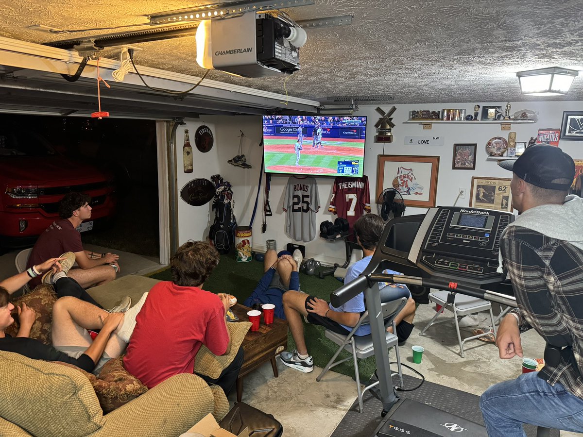 Great time the other night breaking bread with all of the Team! 

✅ Fun
✅ Fellowship
✅ Full belly’s

A huge shout out to my amazing wife for cooking for 40 hungry boys!
