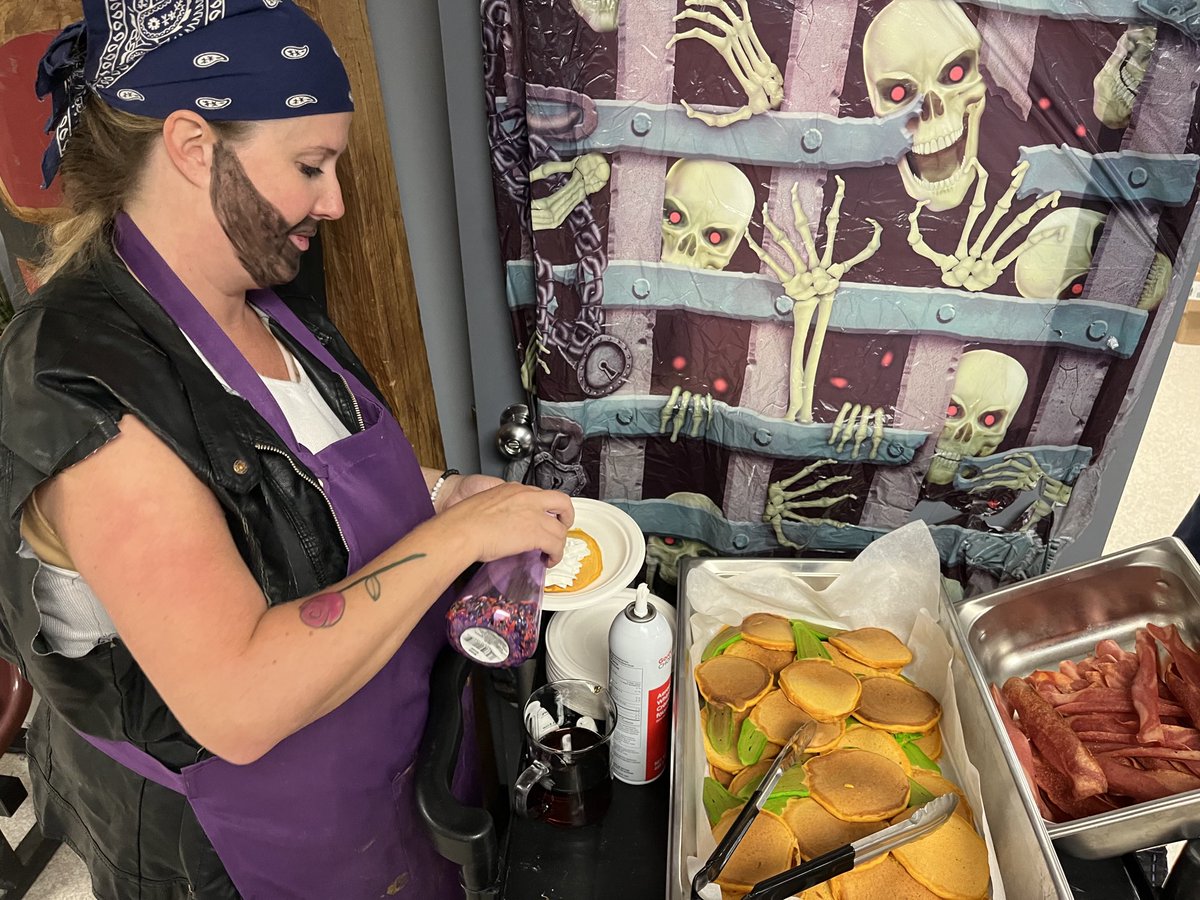 So lucky to work with Amy! Beautiful breakfast with pancakes and turkey bacon! AND jack-o’-lantern oranges and yogurt!