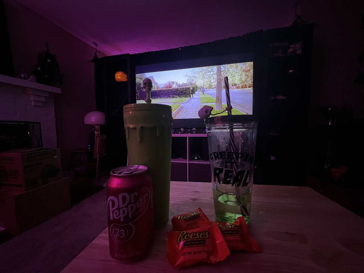 denisepantoja's tweet photo. HAPPY HALLOWEEN!! 

Just creepin’ it real with snacks, drinks and Halloween on Halloween. 

#Halloween #candy #reeses #drpepper #johncarpenter https://t.co/U2QBDJlTPl