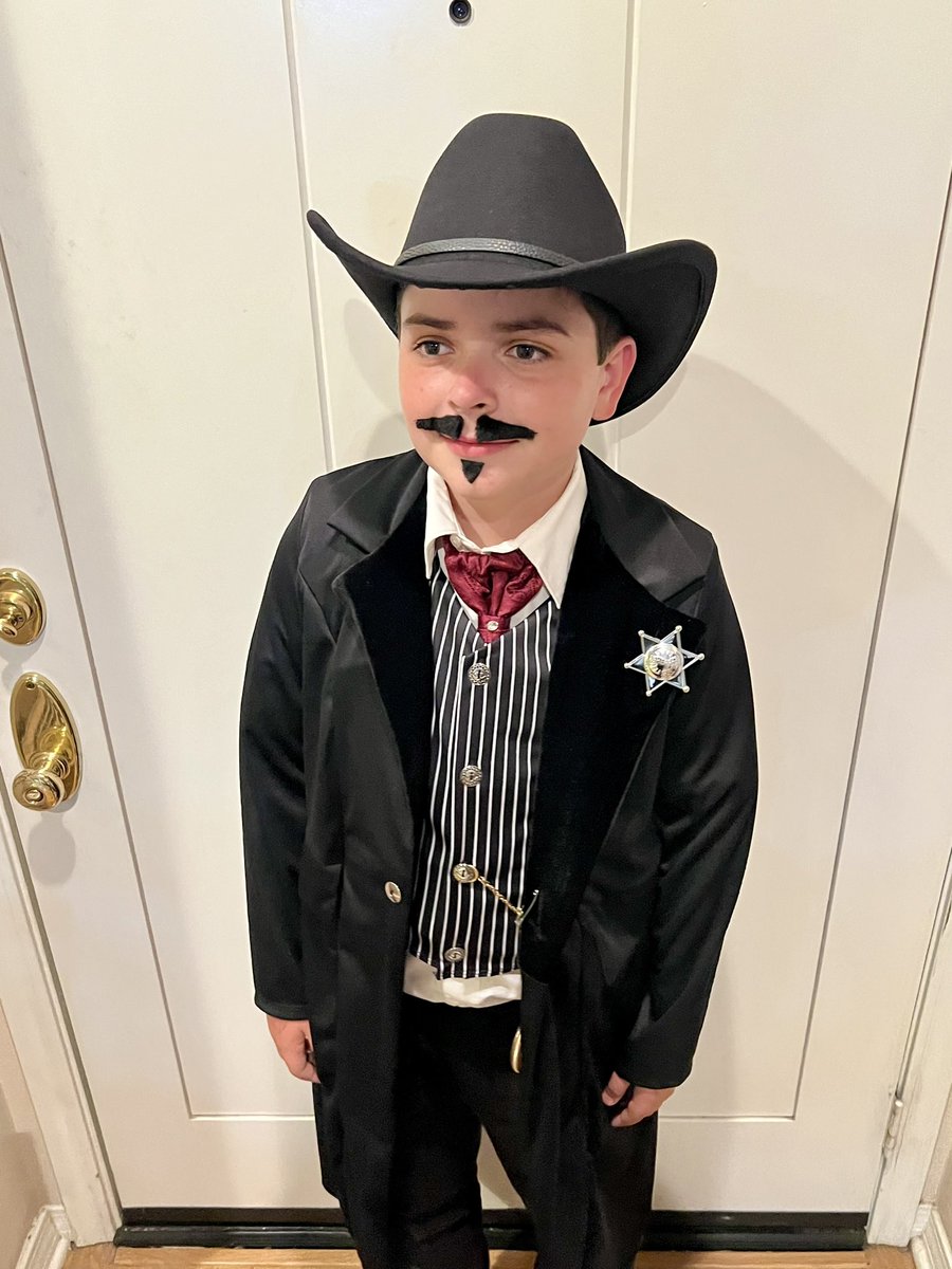 NicoleBdorf's tweet photo. My guy, dressed up as Val Kilmerβs #DocHolliday in #Tombstone πͺ¦π€
#ValKilmer #WildWest #Movie #Film
#HeIs10 @valkilmer
πΈ: me https://t.co/oNmMditItg