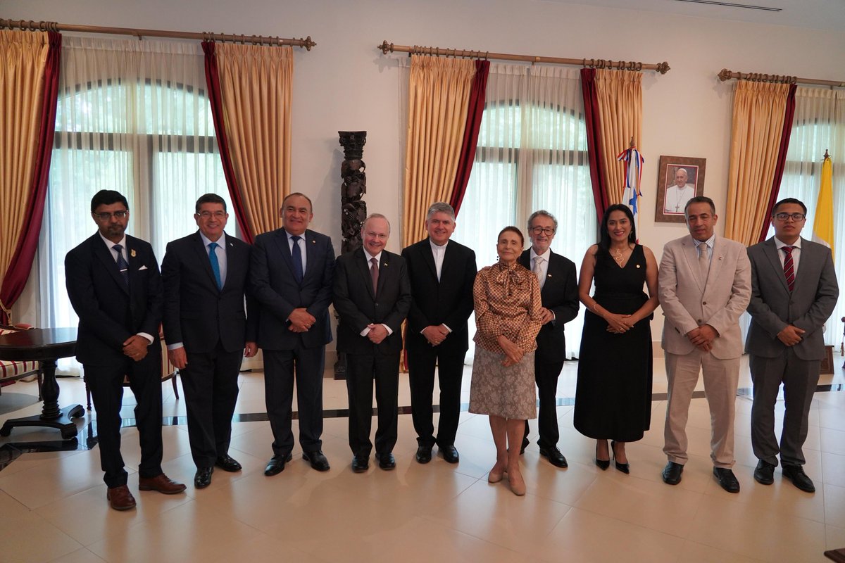 RASDPANAMA1's tweet photo. He tenido el gusto de estar hoy en el acto de despedida de su Excelencia Alejandro Bichir, Embajador de Mexico en Panamá. Un gran diplomático y amigo como lo es todo el pueblo Mexicano con nuestro Pueblo.
Muchos exitos en tu nueva etapa!!! https://t.co/jFdFnVbpMN
