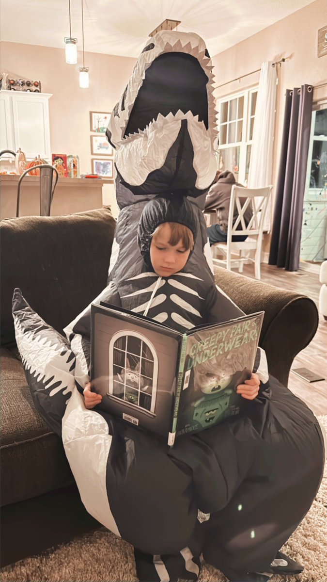 It’s just not Halloween until you read in your inflatable dinosaur costume! 🎃
<a href="/PE_Dahl/">Ryan Dahl</a> 

#happyhalloween #wcsflight