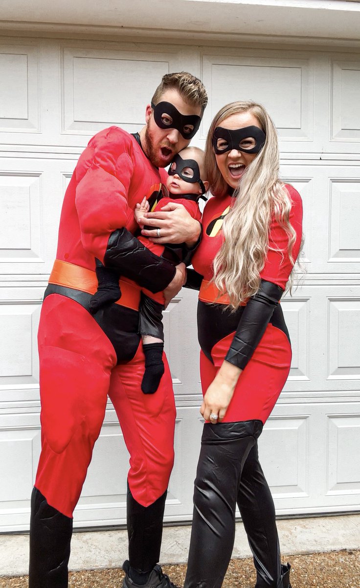 lindeelink's tweet photo. We hope you’ve had an INCREDIBLE Halloween 🦸🏼‍♀️🦸🏼‍♂️ https://t.co/Jji8I2UxM3