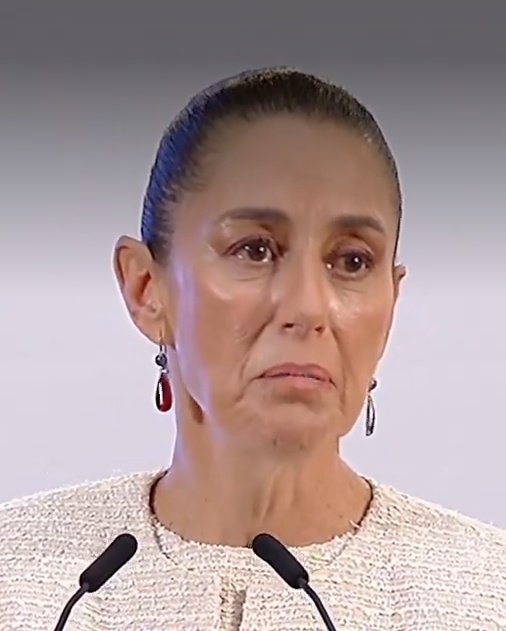 LOVREGA's tweet image. Me vale que me critiquen, pero soy una de las mujeres que no se siente orgullosa de que Claudia Sheinbaum se ostente como presidente de México.

Yo solo puedo sentir asco y vergüenza.

Punto.