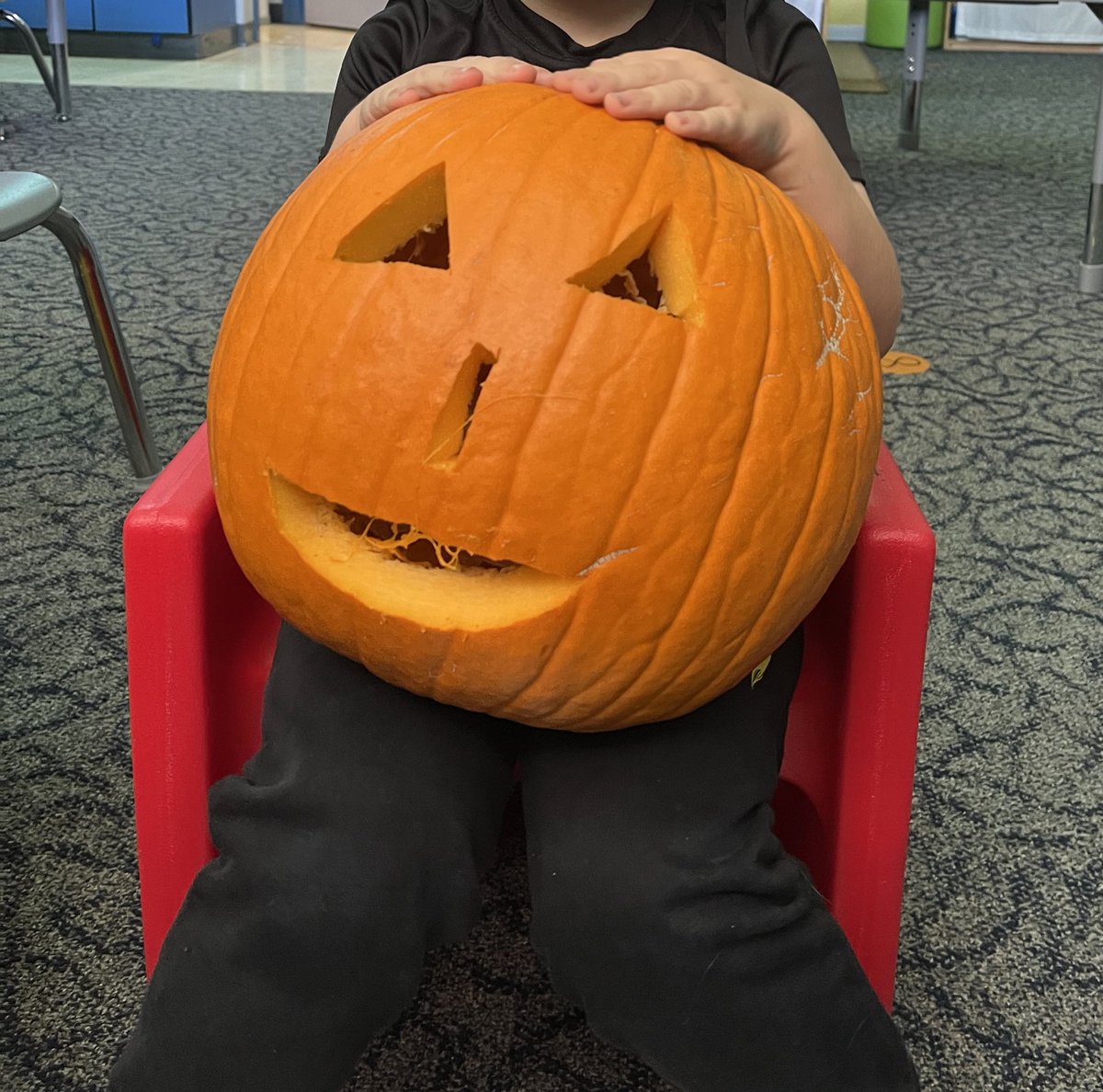 MsHopesLittles's tweet photo. Pumpkin fun! We read “Seed, Sprout, Pumpkin, Pie”, hammered tees in a pumpkin, investigated the insides of the pumpkin, and we carved the pumpkin! What a fun day! @KentCardinals https://t.co/GhflgSQxBX