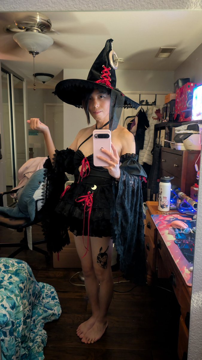 laura_switch's tweet photo. It's Halloween and it's time to be a witch or a nun. Thank you @moeflavor for this wonderful collection 💕 https://t.co/JVQwiyvVFt