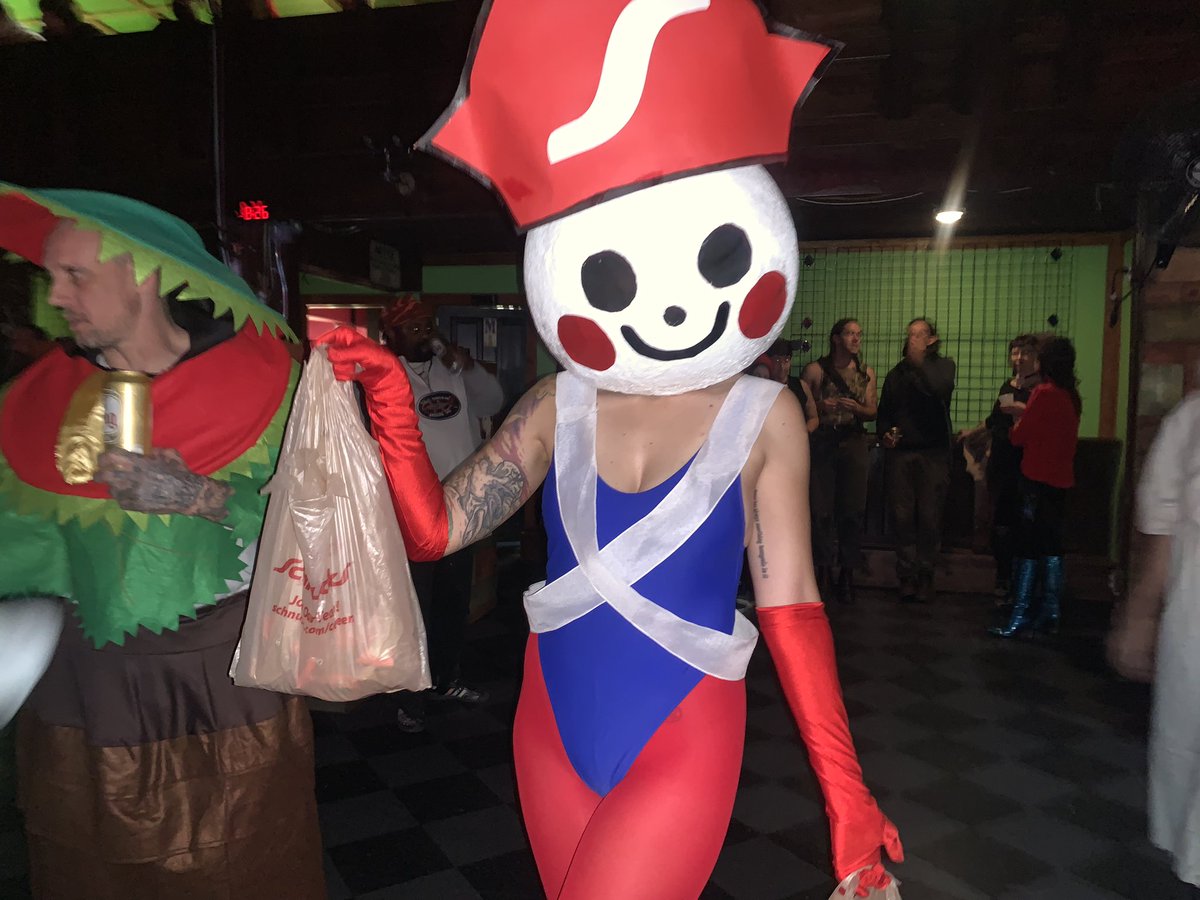 MonicaObradovic's tweet photo. Someone dressed as the Schnucks mascot at Off Broadway and I had to share https://t.co/hPpjL3JuwK