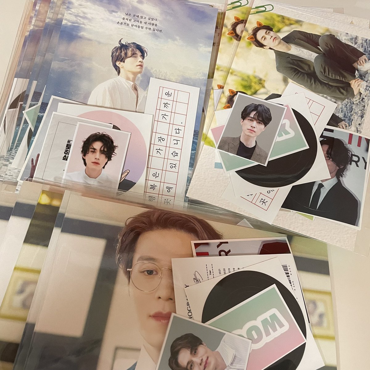 이동욱 팬미팅 나눔 공지

그동안 직접 제작한 비공굿 나눔합니다🙂
증사, 스티커팩, 엽서, 포카, 인화사진 기타 등등
구성은 완전 랜덤!
장소 시간 당일 공지

인증 : 당일 팬미팅 티켓 + 나눔 공지글 RT
버블 300일 이상 인증해주신 선착순 5분께 필모그래피 전차스 랜덤으로 1장 함께 드려요!