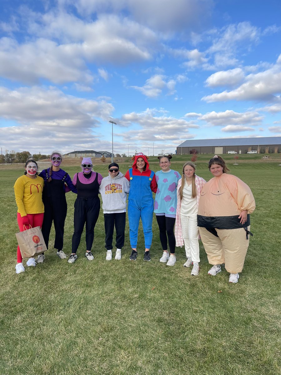 CoachErin3's tweet photo. All smiles when you’re playing Halloween Wiffle Ball. Happy Halloween everyone! 👻🎃 https://t.co/R8JUdxs3JK