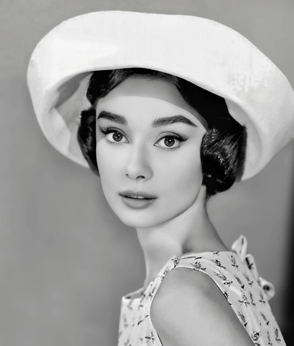 V9II0P's tweet image. Audrey Hepburn 🖤 
#audrey #feminity 🪽