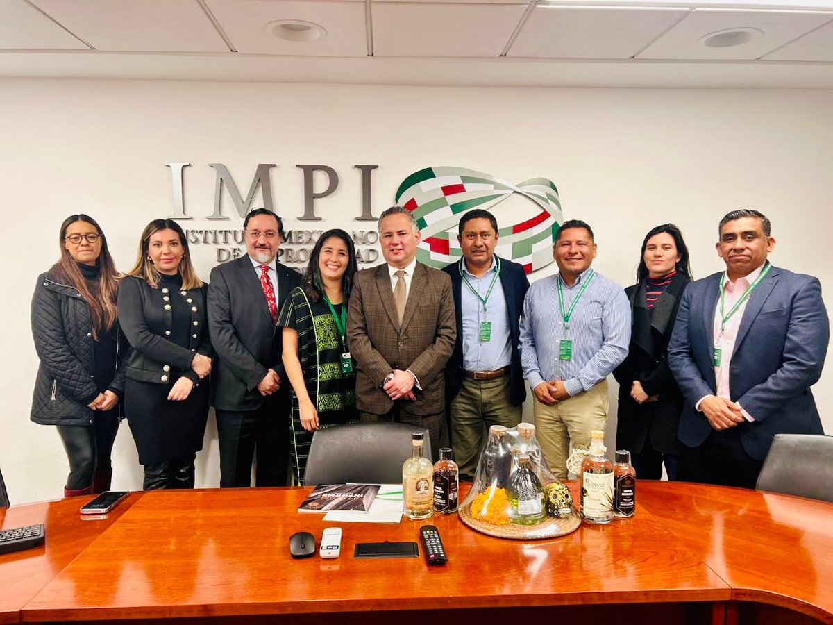 Hoy sostuve una reunión con el Consejo Mexicano Regulador de la Calidad del Mezcal A.C. <a href="/COMERCAM_AC/">COMERCAM A.C.</a> con el objetivo de brindar fortaleza a la protección de esa Denominación de Origen. #Mezcal #DenominaciónDeOrigen #CalidadMéxico
