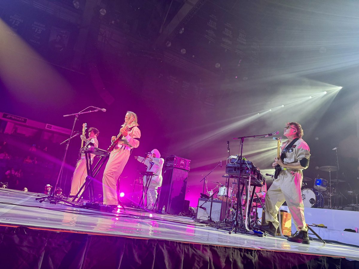 filter888's tweet image. Just hanging out @poolside with @Max_Kerman and the @arkellsmusic 👻🎃