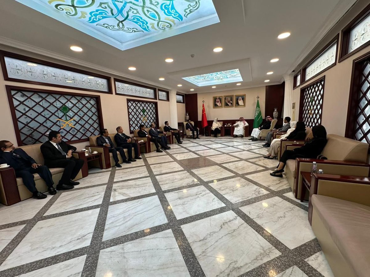 ksaembassyCHINA's tweet photo. 沙特驻华大使阿卜杜拉赫曼会见麦哈博士率领的沙特研究与创新发展局代表团，讨论了他们的访问计划和预期成果。此访是为了加强同中国的研究与创新领域合作。 https://t.co/7GnERgG5Hu