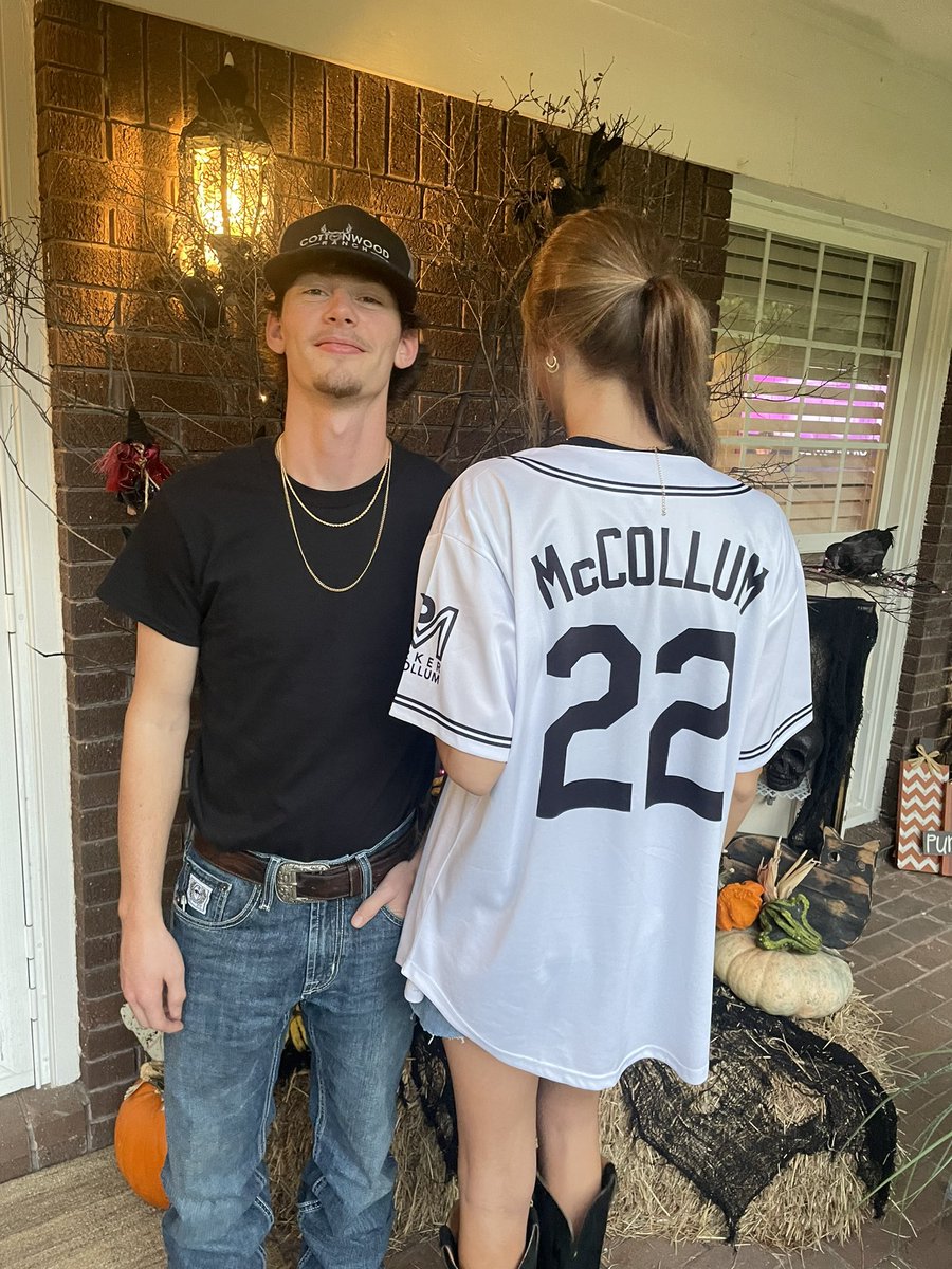 SadieKnoll's tweet photo. @ParkerMcCollum and Hallie Ray is the only way to go on this fine halloween night!! 🖤✨🤠 miss u P! don’t forget about me and @beachgirl_32 we will see you soon!! https://t.co/cFVNlFj2fZ