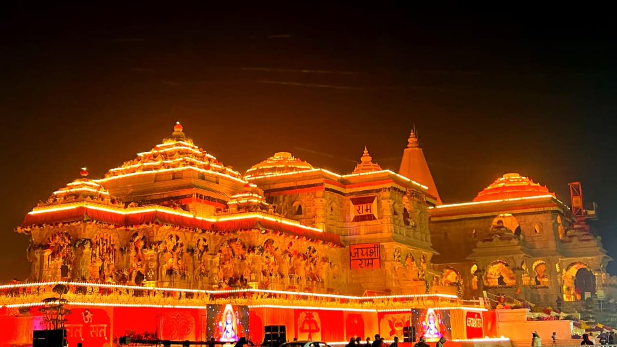 Tr_Akshara2215's tweet photo. अयोध्या से प्रभु श्री राम के नाम की गूंज विदेशों तक भी सुनाई देती है।

बहुत से विदेशियों ने भी दीपावाली को धूम धाम मनाया। हमारी संस्कृति की पहचान चारों ओर फैल रही है।

🌷 जय श्री राम 🌷  🌸 जय हनुमान 🌸
Happy Diwali        #दीपावली 

🌷जय श्री श्याम🌷 🌺जय तेजल 🌺 https://t.co/Pb3R5rkVa9