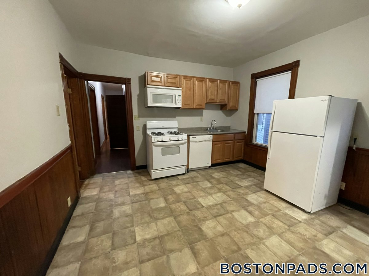Dorchester 4 Beds 2 Baths Boston - $3,000: Great Apartment available in Dorchester Huge bedrooms Hardwood floors High ceilings Freshly painted Tons of light dlvr.it/TFxSJL #dorchesterapartments #dorchesterrentals #apartmentsforrentindorchester