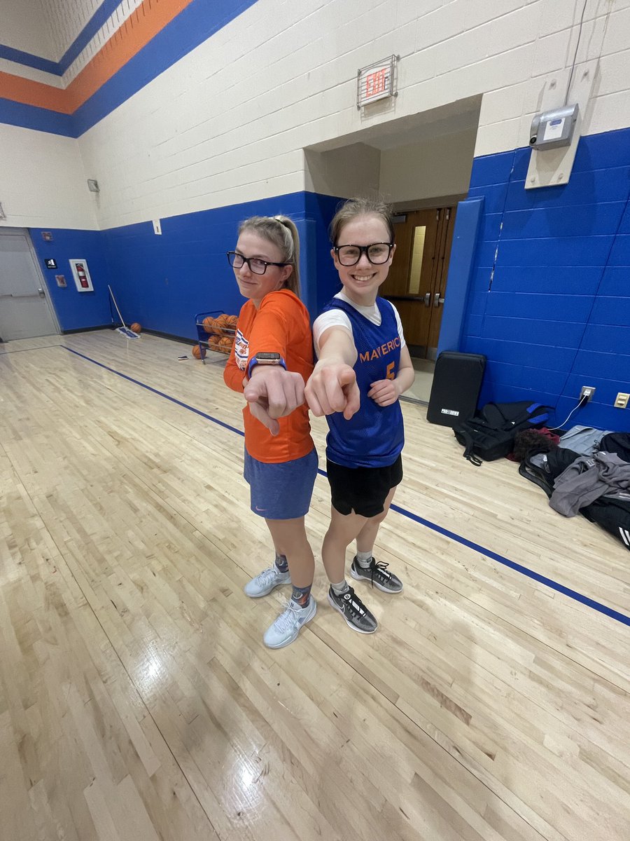 Seeing double?! 👀👀 Former training buddy turned player!! <a href="/JennyABriggs/">Jenny Briggs</a> wins Halloween!! 😂