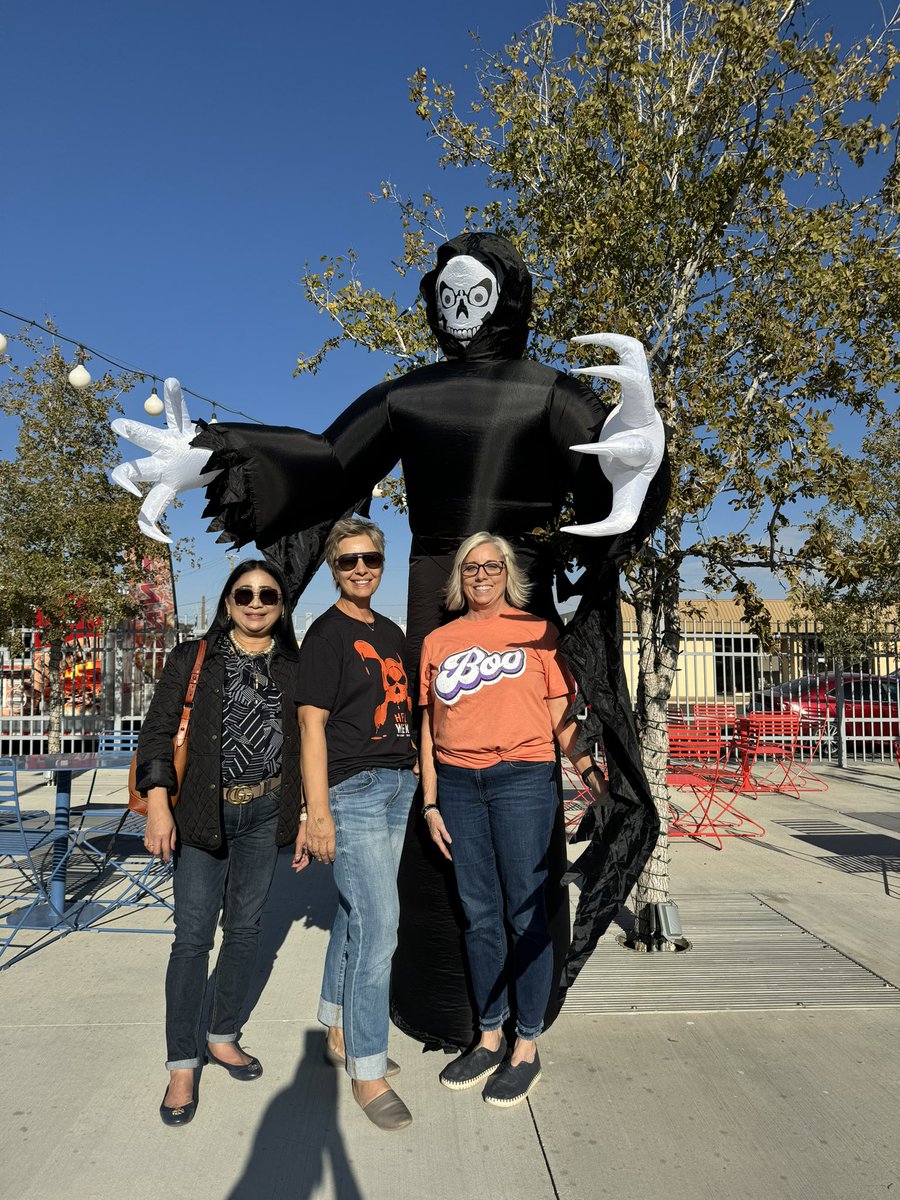 bacon_cecilia's tweet photo. Odessa College Downtown Halloween    Party!👻 👻 🎃 🎃 @OdessaCollege #TweetOC #OCAllIn #PositivelyOC #MathProfessors https://t.co/28yaSz3yCw