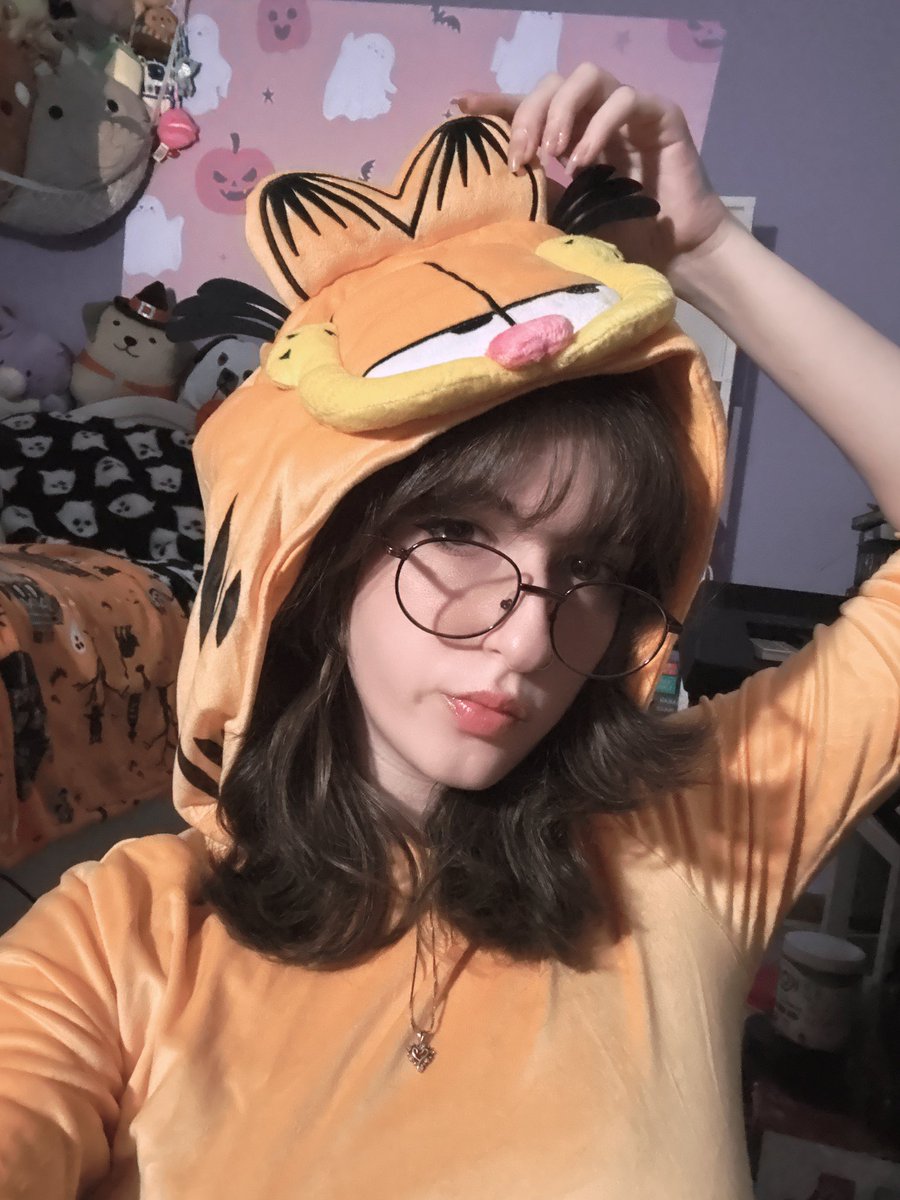 Sunnyymec's tweet photo. Happy Halloween c: https://t.co/QjddrJhTQR