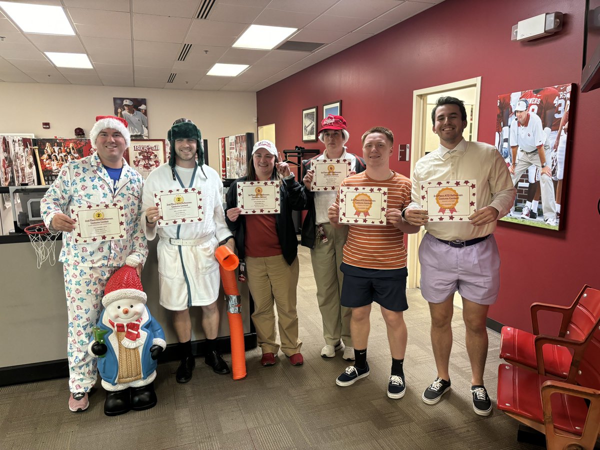 Happy Halloween 🎃 from the OU Athletics Ticket Office! 

Congratulations to Marindia T. &amp; Peyton M. on winning this year's 𝗶𝗰𝗼𝗻𝗶𝗰 𝗱𝘂𝗼𝘀 costume contest!