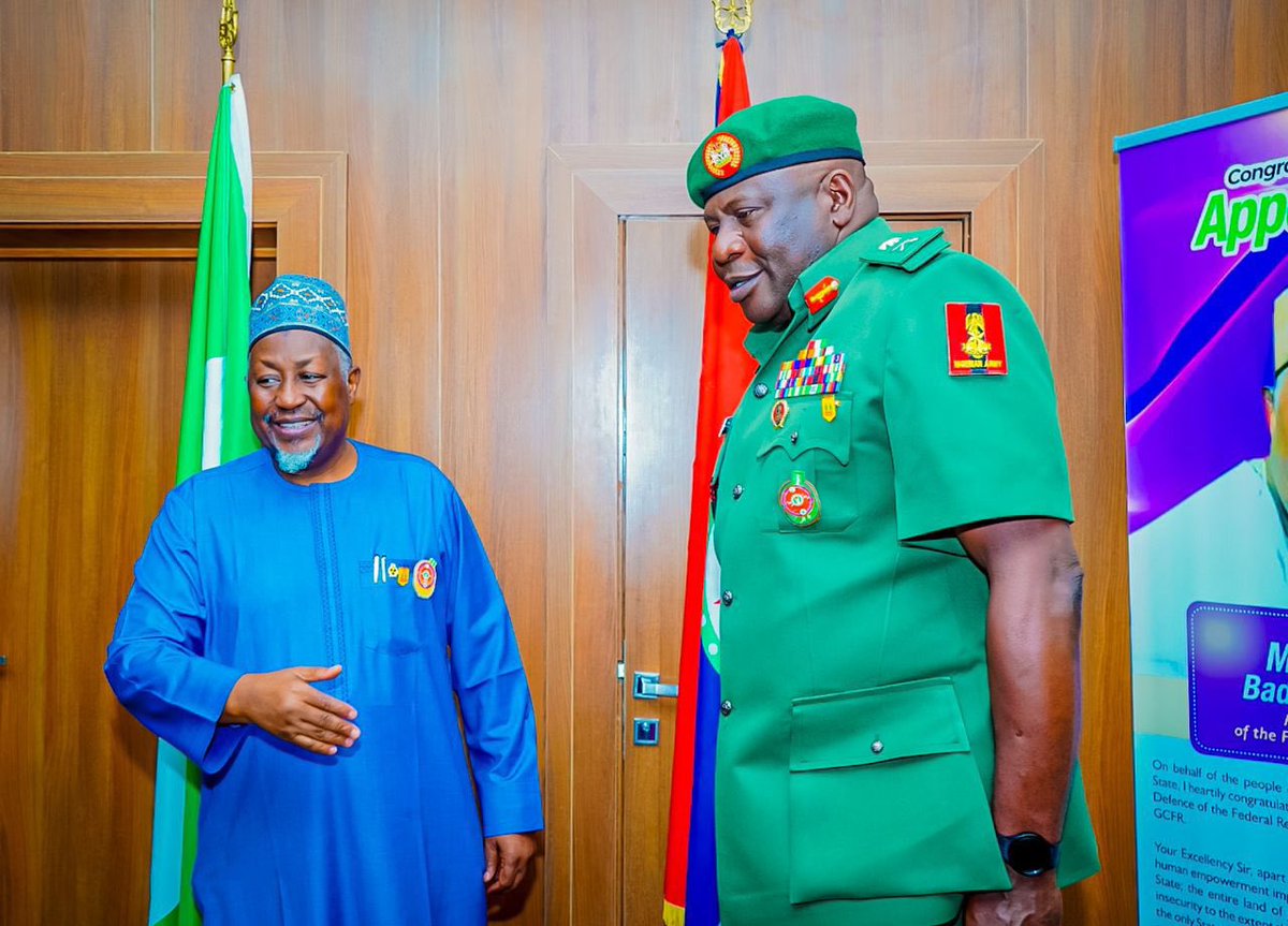 Mohammed_Badaru's tweet photo. PHOTO SPEAK 

THE HONOURABLE MINSTER OF DEFENCE  H.E MOHAMMED BADARU ABUBAKAR CON MNI RECEIVED THE CHIEF OF DEFENCE STAFF GENERAL C .G MUSA IN HIS OFFICE WHO CAME TO FORMALLY INTRODUCE THE NEWLY APPOINTED ACTING CHIEF OF ARMY STAFF MAJOR GENERAL OLUFEMI OLATUBOSUN OLUYEDE https://t.co/tqeKR1pILz
