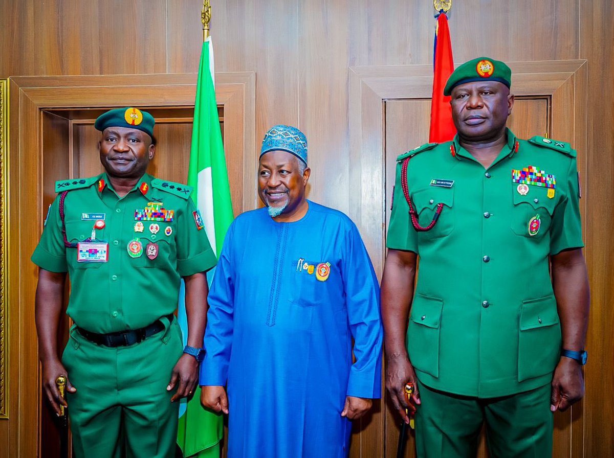 Mohammed_Badaru's tweet photo. PHOTO SPEAK 

THE HONOURABLE MINSTER OF DEFENCE  H.E MOHAMMED BADARU ABUBAKAR CON MNI RECEIVED THE CHIEF OF DEFENCE STAFF GENERAL C .G MUSA IN HIS OFFICE WHO CAME TO FORMALLY INTRODUCE THE NEWLY APPOINTED ACTING CHIEF OF ARMY STAFF MAJOR GENERAL OLUFEMI OLATUBOSUN OLUYEDE https://t.co/tqeKR1pILz