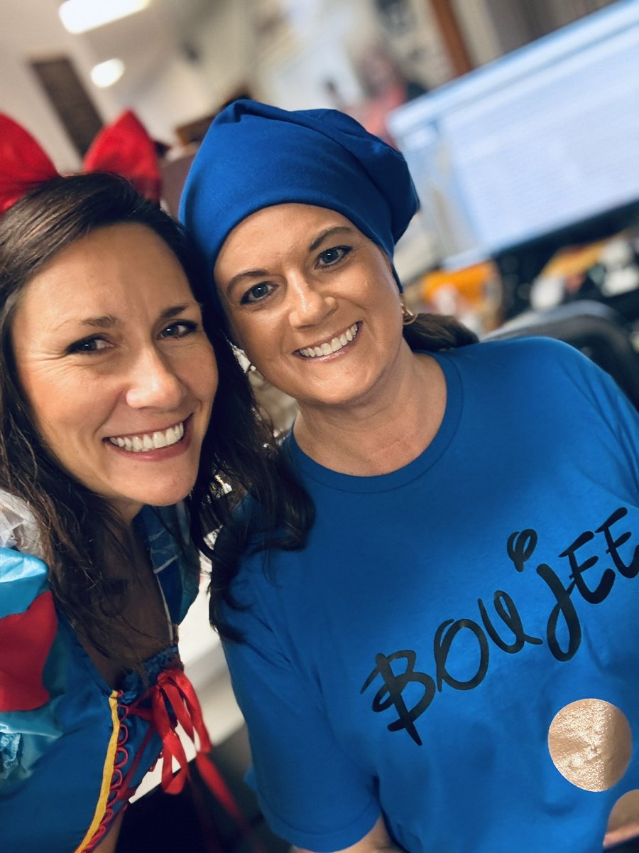 MrsLaceyMoore4's tweet photo. Halloween with heavy rain, no power for hours, and an unplanned early dismissal at lunch time... 
And this team still finished the story with a happy ending! 🐾 🎃 🐾 https://t.co/2NakBoxIbL