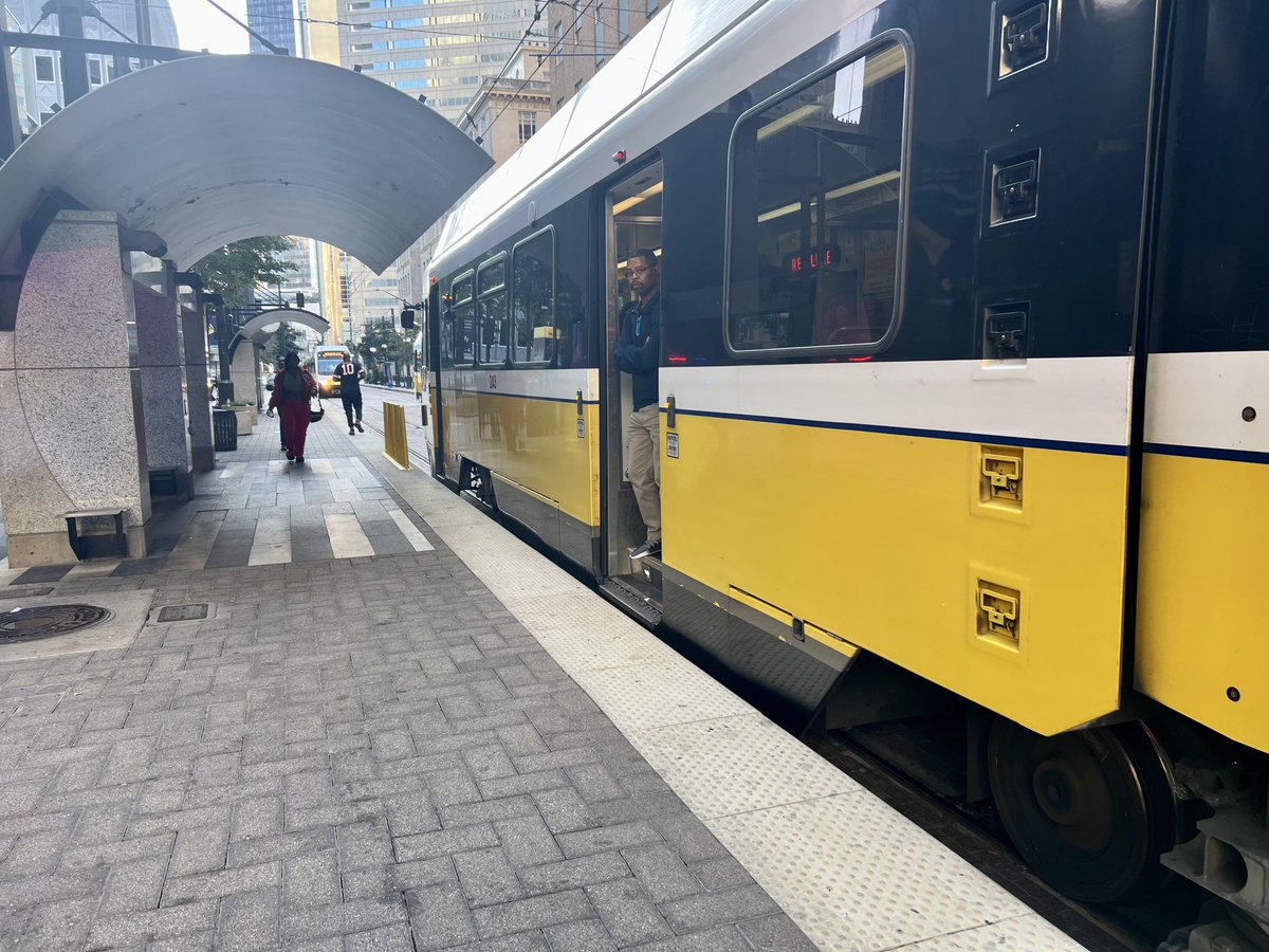 .⁦<a href="/dartmedia/">dartmedia</a>⁩ train traffic jam in downtown #Dallas - lots of trains stacked up and none are moving, anyone know what’s happening?