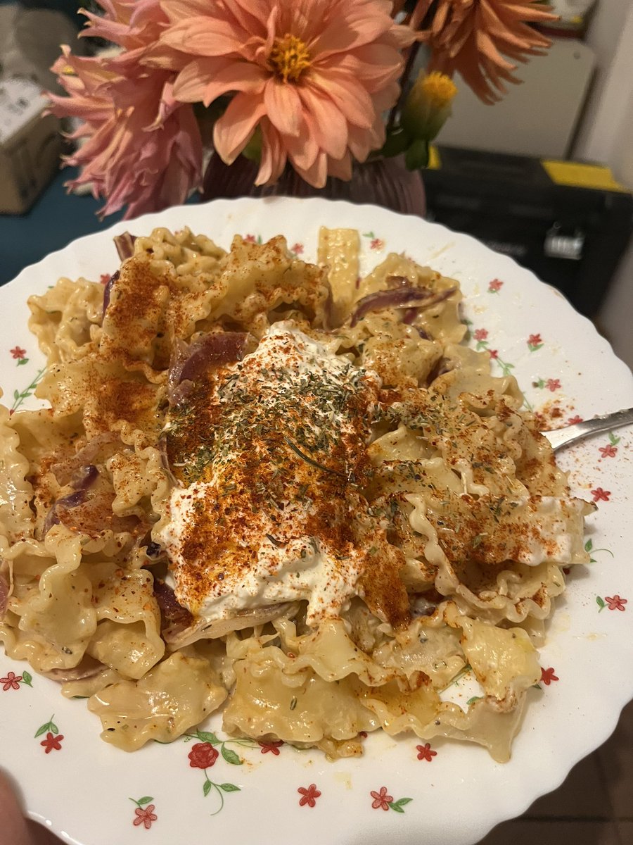 pnlfaggot's tweet photo. #gaykitchen pâtes aux oignons et à la burrata https://t.co/GUtm9qdC29