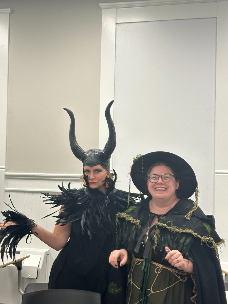 Today I wasn't the only witch in class <a href="/africk504/">Alanna Frick (she/her) 🦇🦇</a>