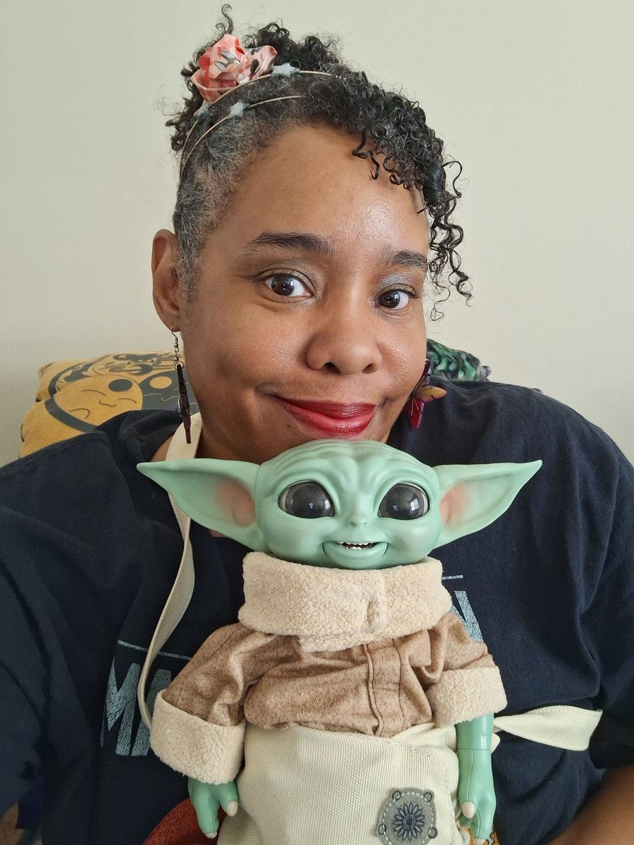 animejunki71's tweet photo. Yeah, I'm going as #Grogu babysitter #SpaceMom to the rescue! #DinDjarin is on a dangerous #mission and needs to keep his son safe. I got this #TheMandalorian 👍 #Halloween #dressup #HappyHalloween #TrickorTreat https://t.co/MYQW6KEWWt