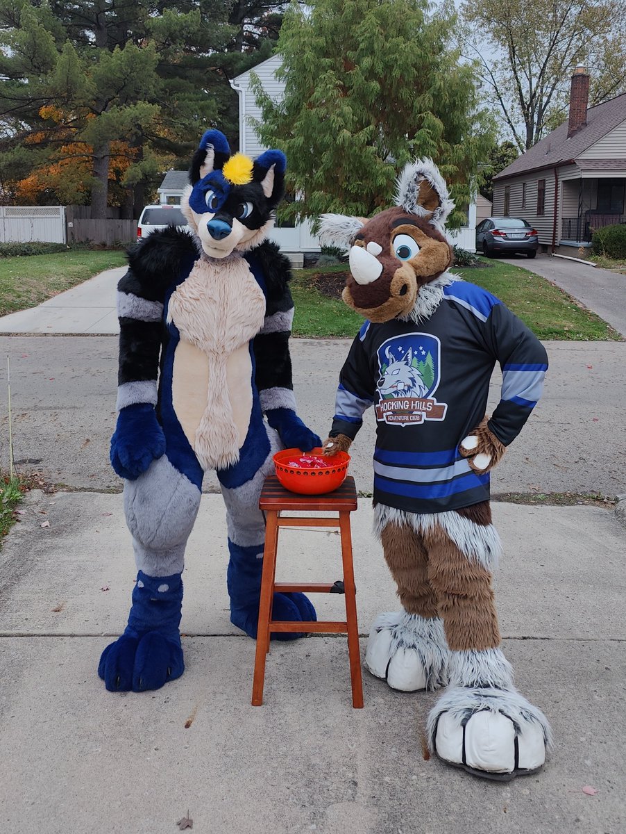 Throwback to last year, handing out candy with <a href="/NotchRhino/">Notch Rhino</a> &amp; <a href="/firewuff/">AJ Firewolf</a>!