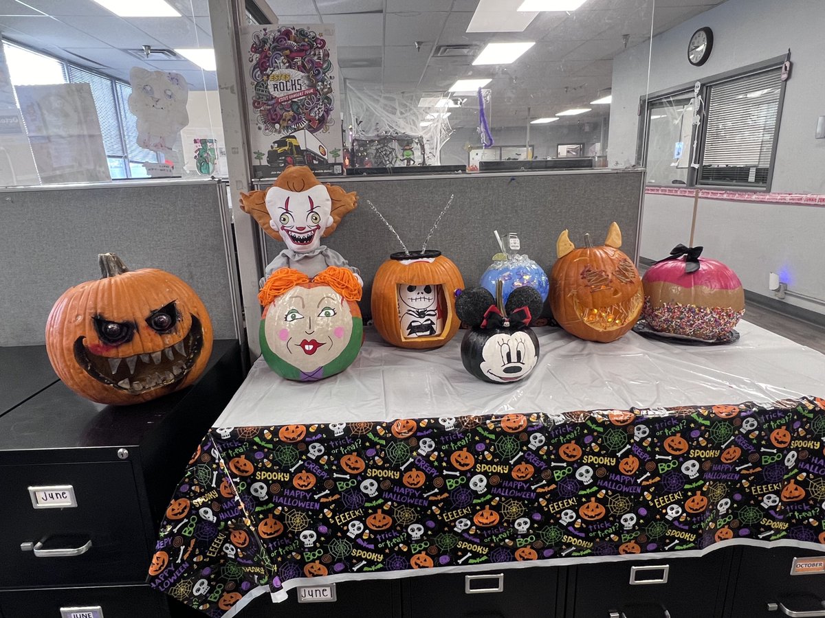 Team Estes is certainly in the Halloween spirit! 📷 Columbus, La Mirada, Long Beach, and Seekonk