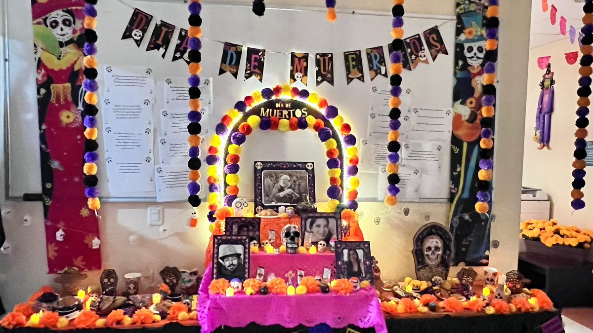 uam_dccd's tweet photo. #DíaDeMuertos #Ofrenda #DCCD https://t.co/dMv6A7DvDB