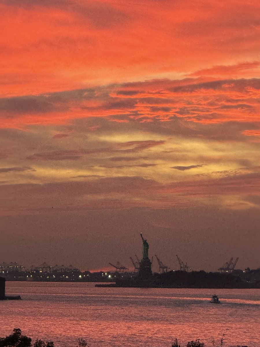 mikebarnicle's tweet image. VOTE TO SAVE HER