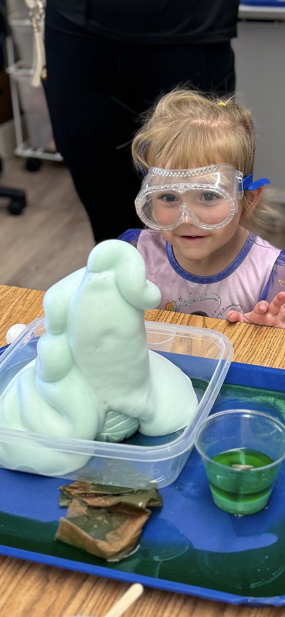 CHDerrington's tweet photo. Our future Falcons were brewing up some spooky science in the #NHEThinkTank today. Bubbling concoctions made for some “spook-tabular” fun!! @RISDBeTheOne #RISDGreatness #goodvibesatNHE @nherisd @nheptafalcons @Jenni1002Smith https://t.co/Ja7GFsbQGC